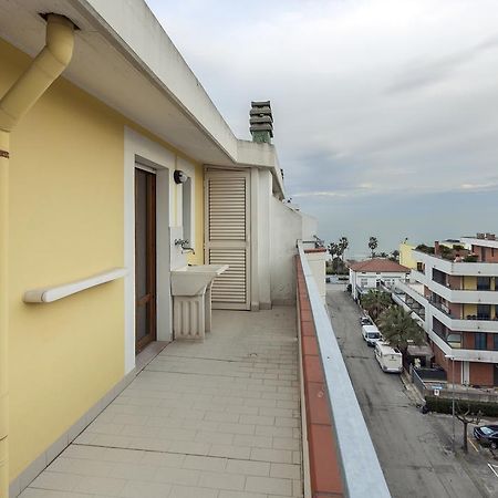 Palazzo Giallo Alba Adriatica Exterior foto